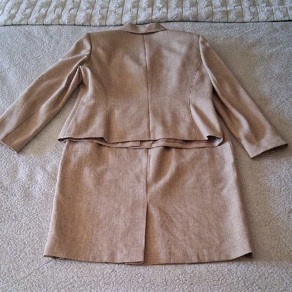 Le Suit Tan Blazer and Skirt Set - Picture 9 of 9